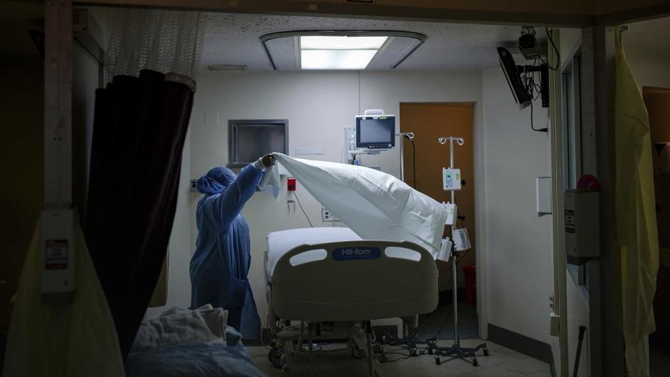 coronavirus nurse changes bedding at chicago hospital