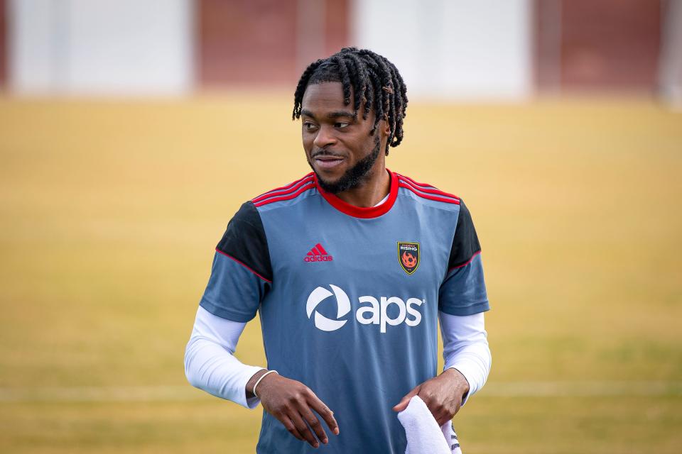 Marcus Epps, a new winger for the Phoenix Rising, begins a post-practice stretching routine at the Phoenix Rising Soccer Complex at Wild Horse Pass in Chandler on Feb. 1, 2022. Monica D. Spencer/The Republic tk