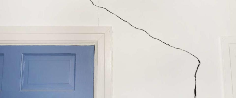 crack in a wall indicating foundation problems