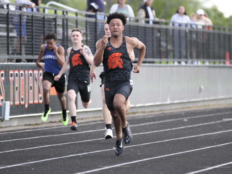 Rasean O'Tey checks his time as he races to the finish line in the 200 dash on Friday.