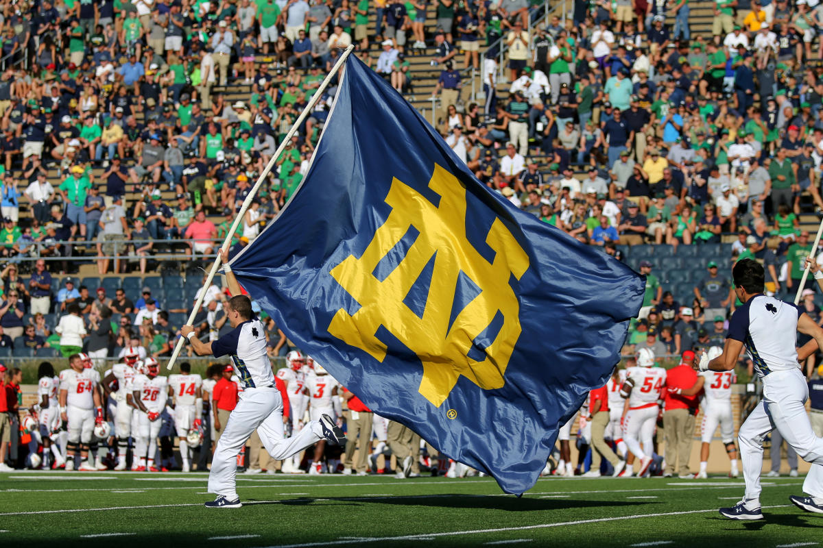 Notre Dame Fighting Irish Football 2021 Home Opener Against Toledo To Be  Streamed Exclusively On Peacock Premium