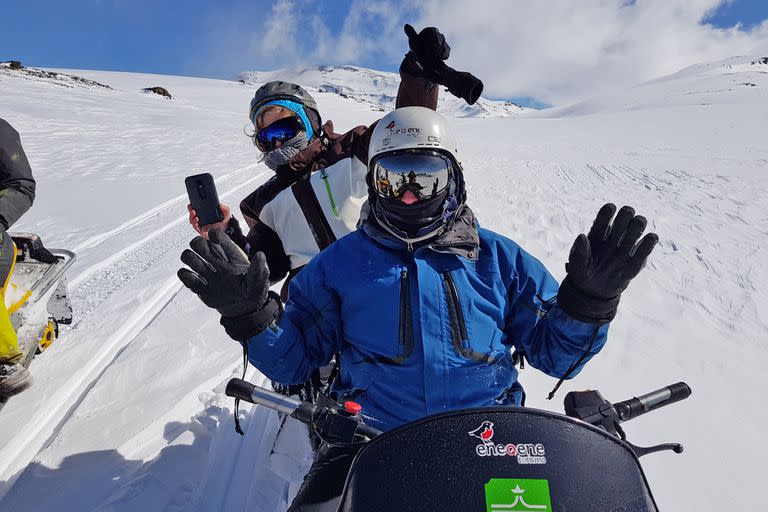 En fotos: subir al volcán Copahue en moto de nieve, una experiencia inolvidable