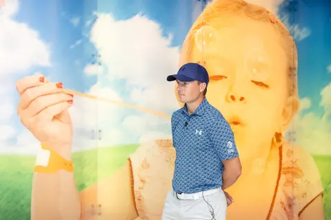 PGA TOUR star Jordan Spieth and his wife, Annie, kicked off FedEx St. Jude Championship week, Monday, Aug. 12, with a personal tour of St. Jude Children’s Research Hospital where they presented a check for $500,000 on behalf of the Jordan Spieth Family Foundation. (Photo: ALSAC / St. Jude Children’s Research Hospital)