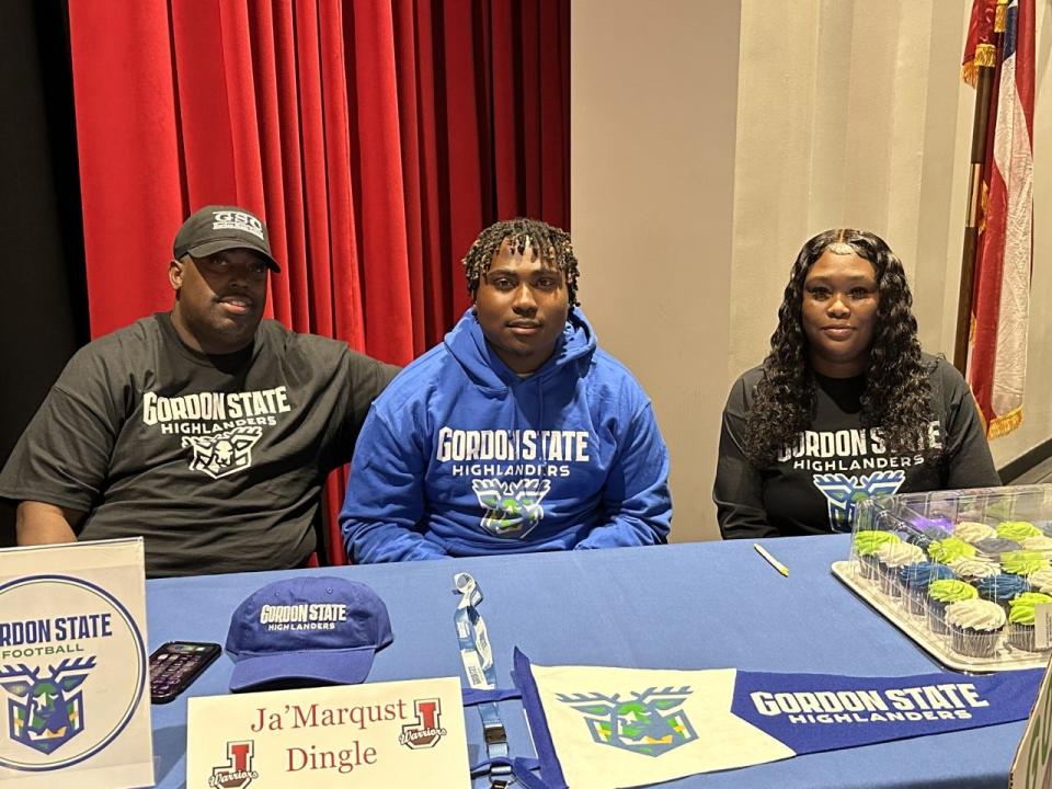 Ja'Marqust Dingle of Jenkins signed to play football with Gordon State.