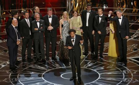 Director Alejandro Inarritu accepts the Oscar for best picture for his film "Birdman or (The Unexpected Virture of Ignorance)"during the 87th Academy Awards in Hollywood, California February 22, 2015. REUTERS/Mike Blake