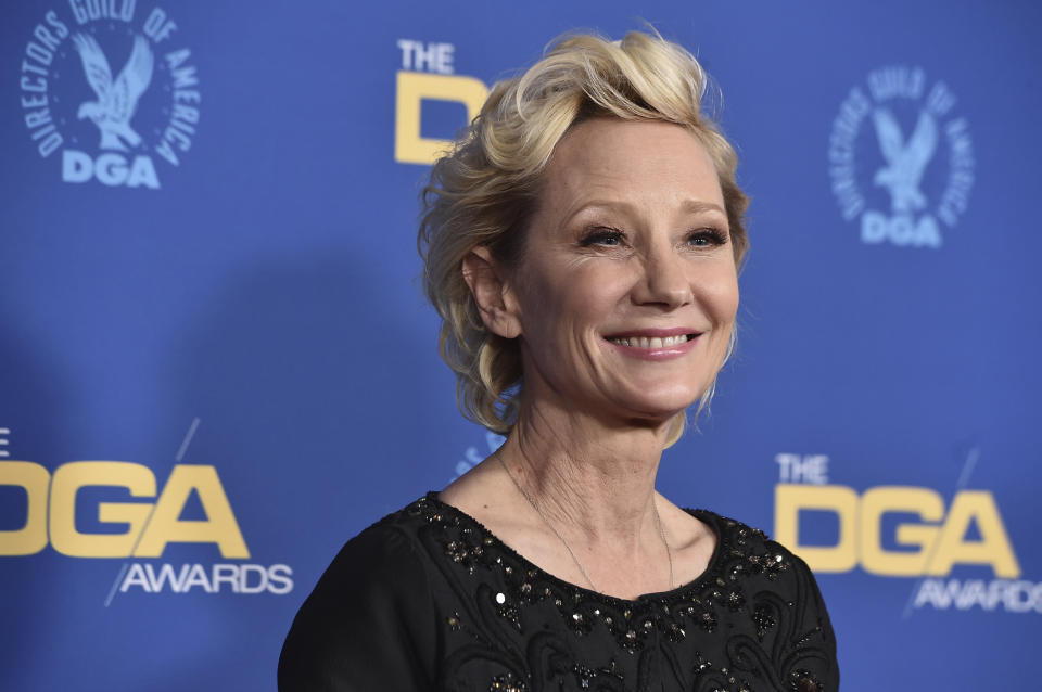 ARCHIVO - La actriz Anne Heche llega a la 74ta entrega anual de los Premios del Sindicato de Directores el 12 de marzo de 2022, en Beverly Hills, California. (Foto de Jordan Strauss/Invision/AP, archivo)