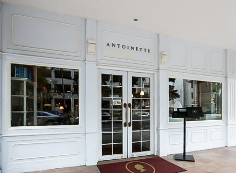 antoinette front