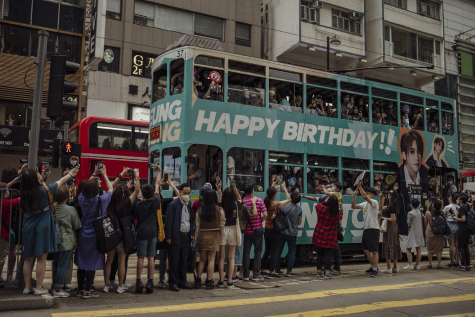 今年姜濤生日，「姜糖」買下電車車身廣告，同時於生日當天請全香港市民免費乘搭電車。