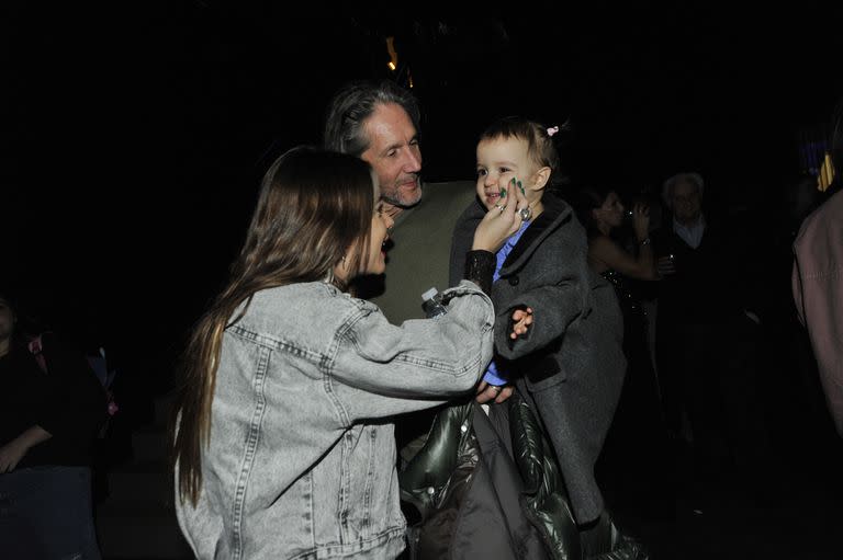 Lucía Celasco jugando con su hermanita Aurora. Desde que su padre rehizo su vida con Florencia, ella siempre se mostró muy contenta. De hecho, tanto Fiorini como la pequeña suelen estar presentes en cada emprendimiento o proyecto laboral de la influencer