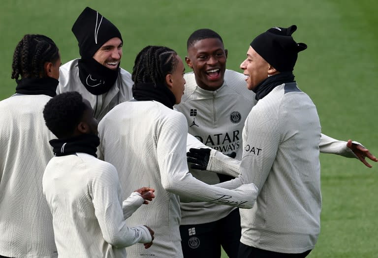 Les Parisiens, dont Kylian Mbappé (à droite), préparent leur quart de finale contre Barcelone, le 9 avril 2024 au Campus PSG (FRANCK FIFE)