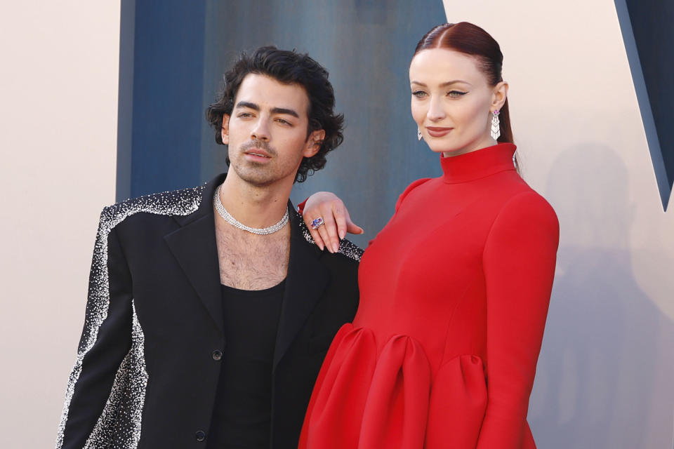 Joe Jonas and Sophie Turner pose as they arrive at the 2022 Vanity Fair Oscar Party Dinner on March 27, 2022