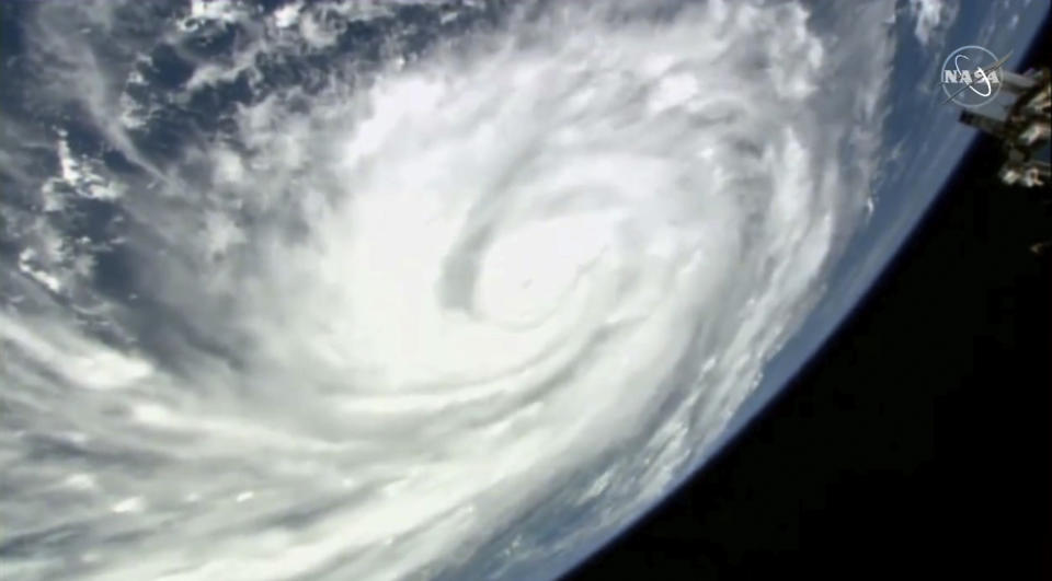 En esta imagen, proporcionada por la NASA, se muestra el huracán Ian visto desde la Estación Espacial Internacional en su avance hacia Cuba y Florida, el 26 de septiembre de 2022. (NASA vía AP)