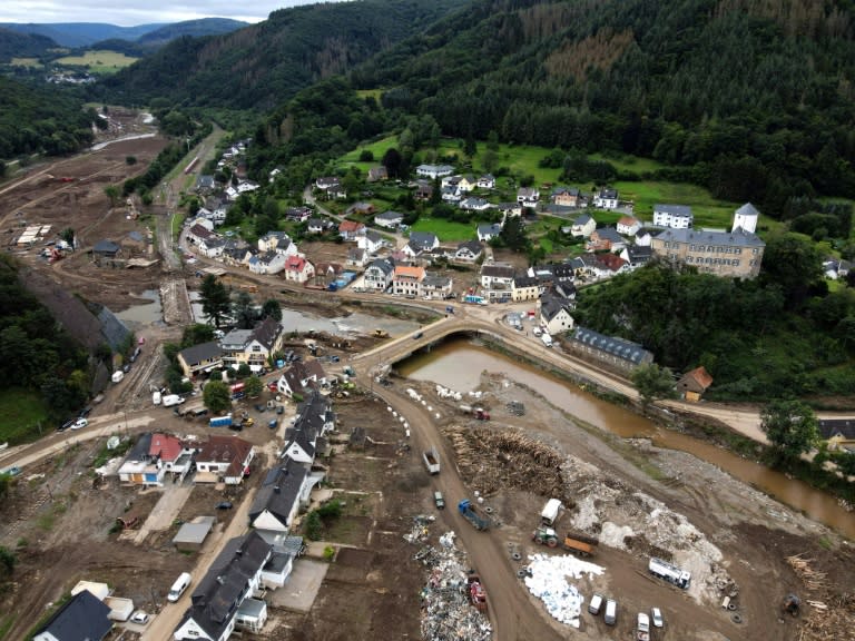 Drei Jahre nach der Hochwasserkatastrophe in Rheinland-Pfalz und Nordrhein-Westfalen ist die Schadenregulierung der Versicherer fast abgeschlossen. Insgesamt wurden 7,5 Milliarden Euro bereits ausgezahlt (Ina FASSBENDER)