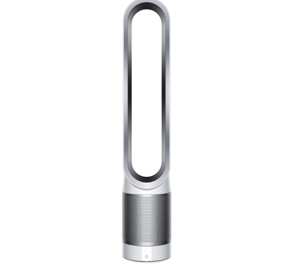 Dyson Pure Cool Torre è il purificatore a torretta in grado di rigenerare l’aria di tutto l’ambiente domestico grazie ai suoi filtri Hepa sigillati che catturano il 99,95% delle particelle ultrafini (come allergeni e inquinanti). Prezzo: 599 euro su dyson.it