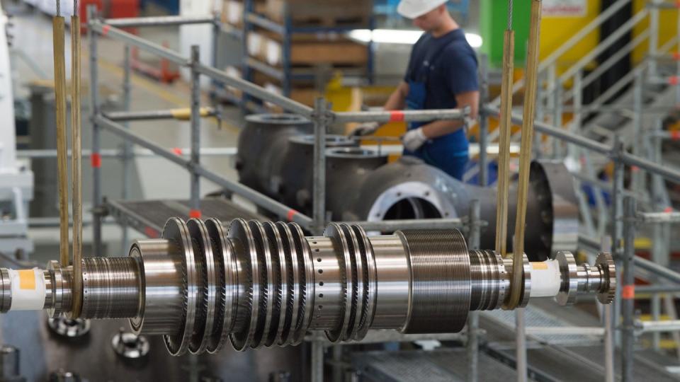 Montagehalle des Siemens-Turbinenwerks in Görlitz: Ein baldiges Ende der Flaute scheint vorerst nicht in Sicht.