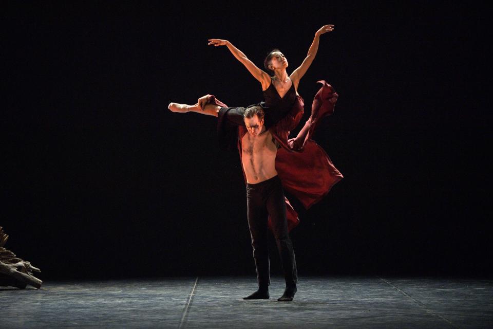 Erina Takahashi and James Streeter in Laid in Earth by Sidi Larbi CherkaouiLaurent Liotardo