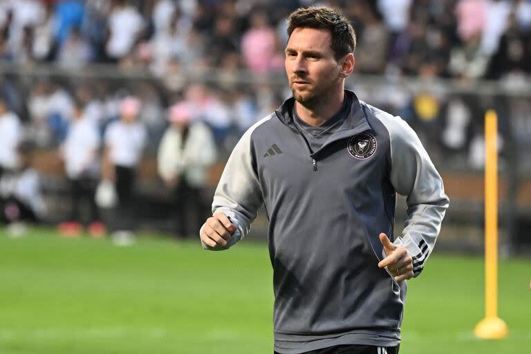 Lionel Messi salió a entrenar en Hong Kong y 40 mil fanáticos deliraron y vitorearon por él: la 