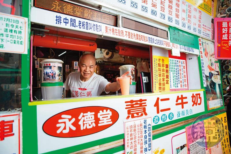 魏睦振的點餐規矩比飲料品項還多，密密麻麻列滿攤位，被網友戲稱買飲料像破關打怪。