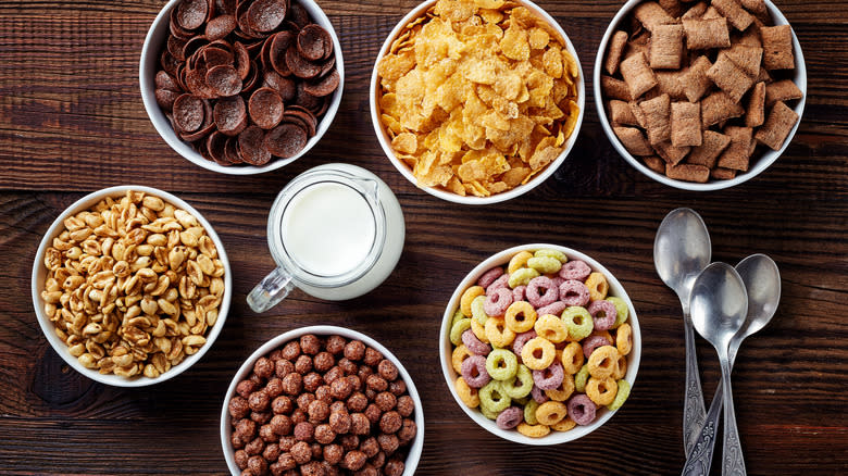 various types of cereal in bowls