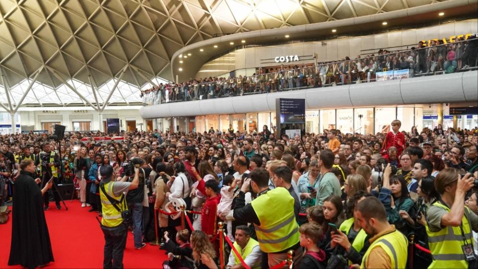 Harry Potter fans descend on Kings Cross train station in London for Back to Hogwarts Day (courtesy Warner Bros. Discovery)