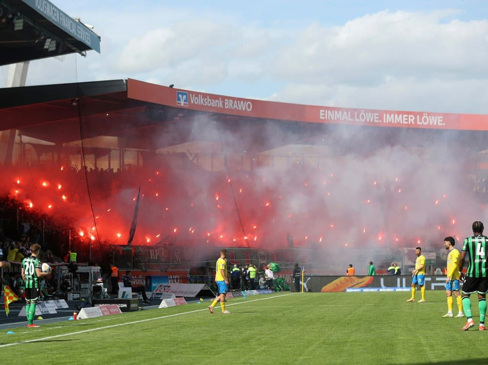 Findet das nächste Niedersachsenderby ohne Gästefans statt? (IMAGO/Darius Simka)