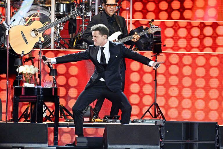 Como parte de su gira por España, uis Miguel se presentó en la noche del sábado en con un concierto en el estadio Santiago Bernabéu, en Madrid. Este domingo se vuelve a presentar ante los fanáticos que llenaron las tribunas de la cancha del Real Madrid