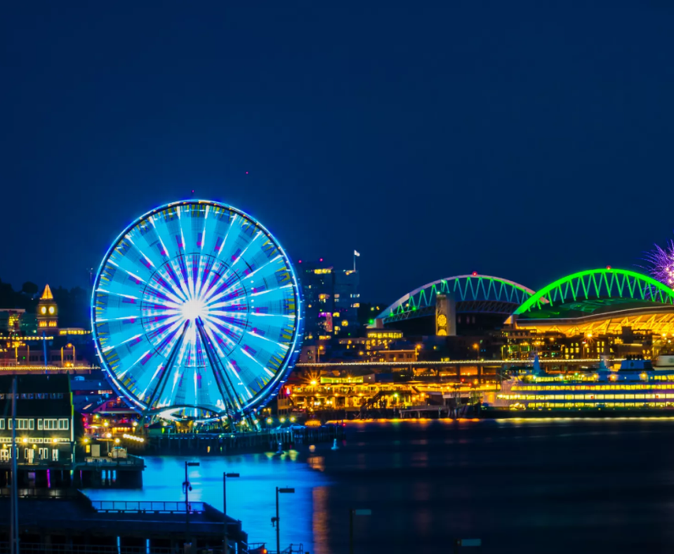 The Great Wheel in Seattle lights up after dark, with light shows on most weekends. For special occasions, the light shows have special themes, and custom options are offered.
