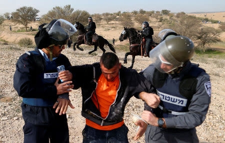 Arab Israelis clash with Israeli riot policemen in Umm Al-Hiran, a Bedouin village in Israel's southern Negev Desert January 18, 2017. REUTERS/Ammar Awad