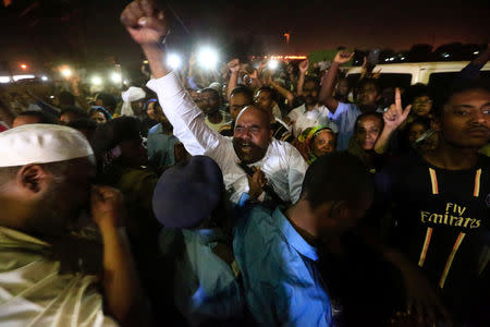 Supporters shout outside the National Prison during the release of politicians and journalists, after demonstrations in Khartoum, Sudan February 18, 2018. REUTERS/Mohamed Nureldin Abdallah