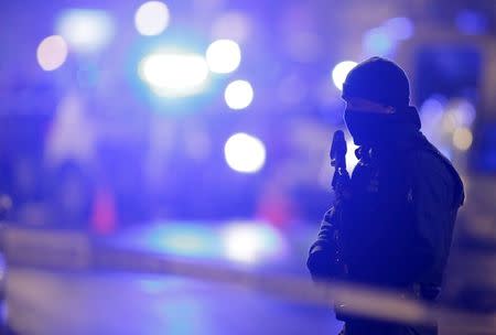 Masked Belgian police takes part in police operations in Schaerbeek following Tuesday's bomb attacks in Brussels, Belgium, March 25, 2016. REUTERS/Vincent Kessler