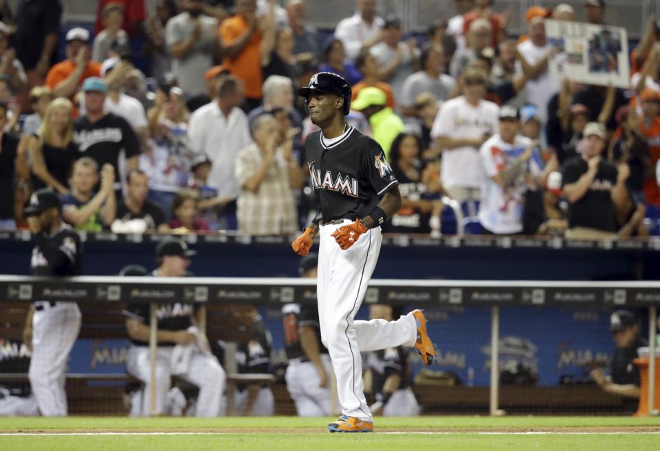 Dee Gordon cries as he rounds the bases after his home run. (AP)