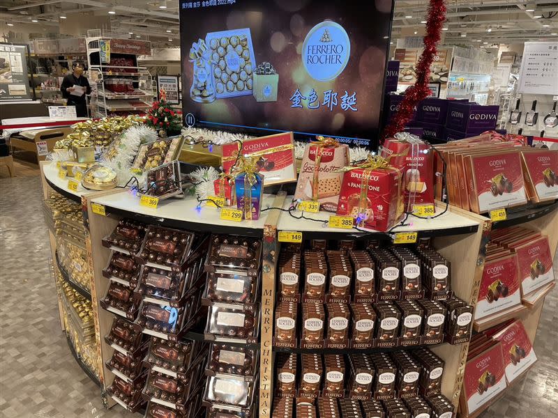 搭配聖誕節，賣場推出巧克力商品區。（圖／大潤發提供）