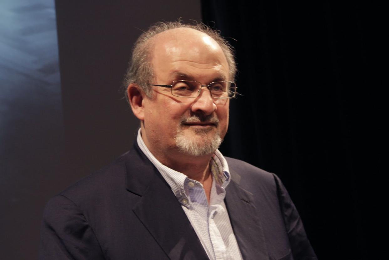 Salman Rushdie en Berlín en 2013. <a href="https://www.shutterstock.com/es/image-photo/september-14-2013-berlin-writer-salman-154236236" rel="nofollow noopener" target="_blank" data-ylk="slk:Shutterstock / 360b;elm:context_link;itc:0;sec:content-canvas" class="link ">Shutterstock / 360b</a>