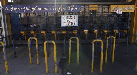 A sign which reads as "closed for theft" is seen at the tickets entrance of the Ennio Tardini stadium in Parma, March 6, 2015. REUTERS/Stefano Rellandini