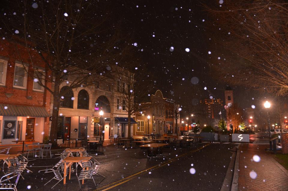 Snow begins to fall in downtown Spartanburg around 1 a.m.. Sunday morning, during a winter storm January 16, 2022.