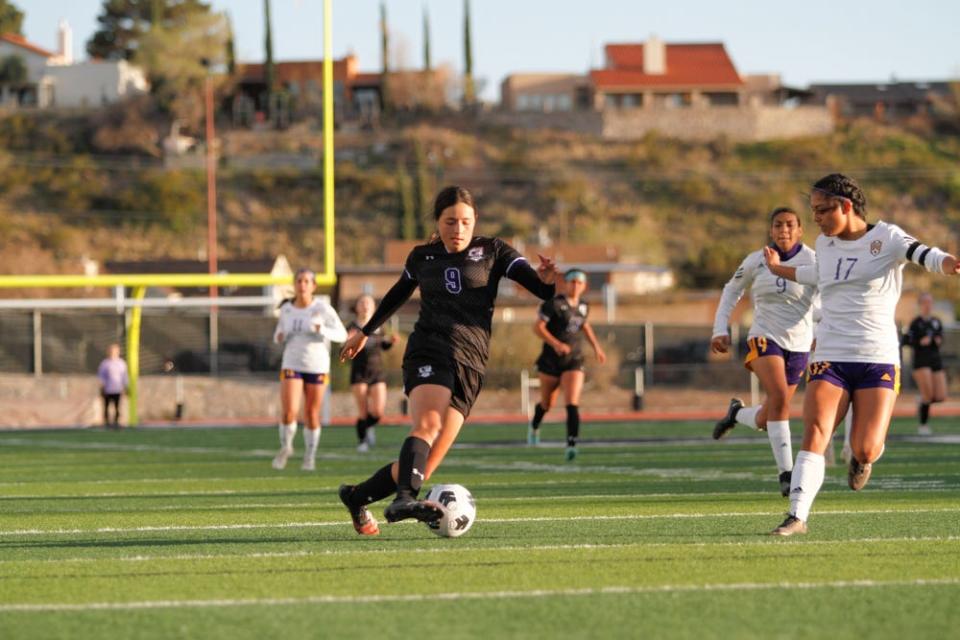 Franklin's Michelle Naderman dribbles the ball around a defender during the 6A girls soccer bidistrict playoff game against Midland High on March 23 at Franklin High School
(Photo: Alberto Silva Fernandez/El Paso Times)