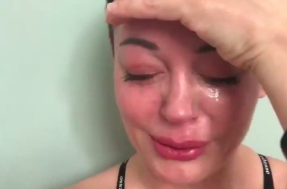 Rose McGowan breaks down in a video tribute she left for her friend Anthony Bourdain. Source: Twitter/RoseMcGowan