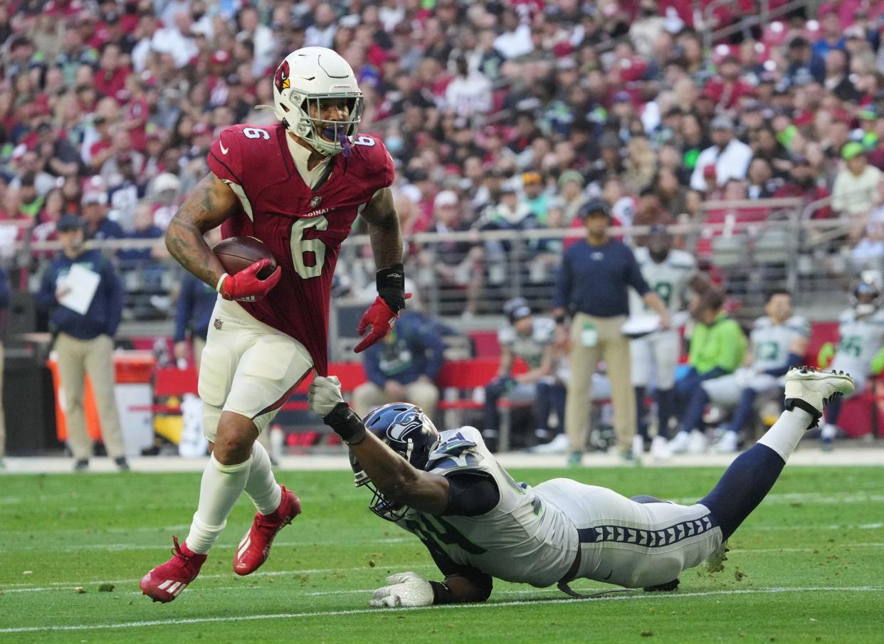 Arizona Cardinals running back James Conner (6) sheds a tackle by a Seattle Seahawks defender during the 2021 season.