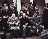 <p>Das berühmte Foto der Konferenz von Jalta zeigt das Treffen zwischen dem britischen Premierminister Winston Churchill, US-Präsident Roosevelt und Sowjetführer Josef Stalin im Februar 1945. Thema des Treffens war die Aufteilung Deutschlands und die Zukunft von Europa nach dem Zweiten Weltkrieg. (Bild: Photograph from the Army Signal Corps Collection in the U.S. National Archives. [Public domain]) </p>