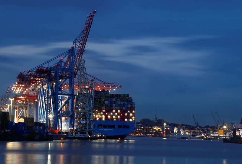 Cargo ship 'Cosco Shipping Gemini' of Chinese shipping company Cosco is loaded at the container terminal 'Tollerort' in the port in Hamburg