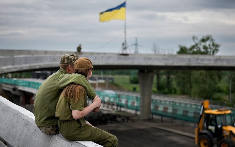 Two Ukrainian soldiers enjoy a tender off-duty moment near the village of Stoyanka - Christopher Furlong /Getty Images Europe 