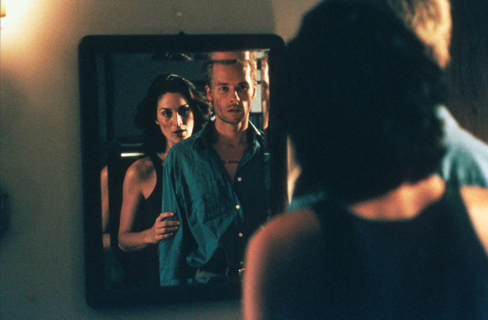 Guy Pearce and Carrie-Anne Moss in Memento. (20th Century Fox)