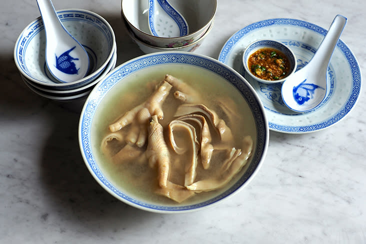 Warm up the belly with their signature white pepper pork stomach soup