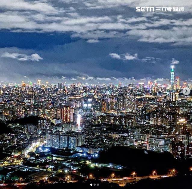 許多人會買宵夜上山，聊天、吃美食、賞夜景。（圖／jerrinechien提供）