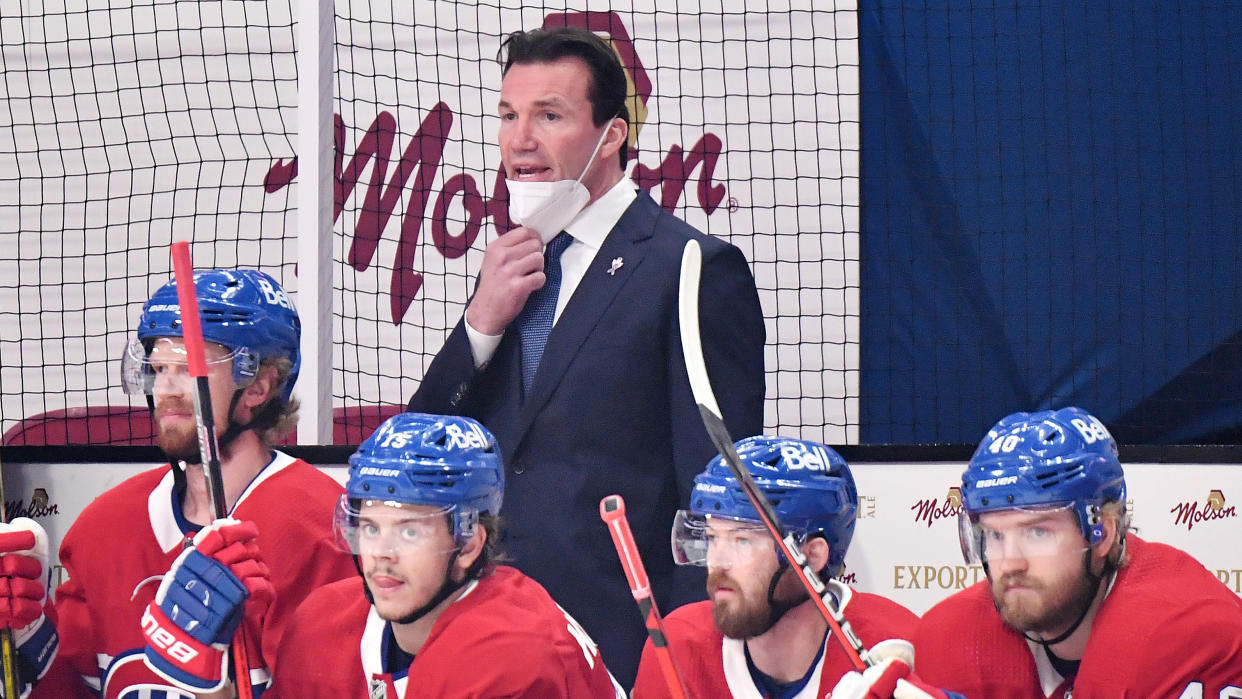 It looks like the Blackhawks finally have their new man behind the bench.  (Getty) 