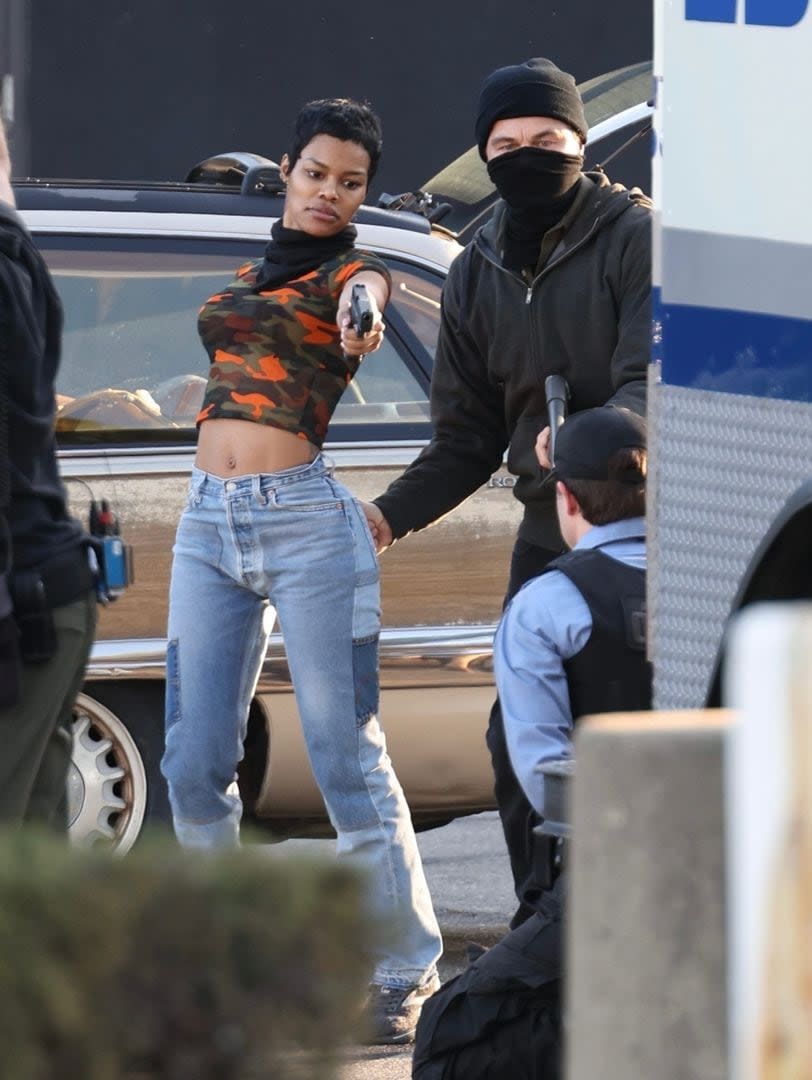 Leonardo DiCaprio fue fotografiado durante la filmación de una escena de acción de la película BC Project junto a Teyana Taylor, en Sacramento, California. El film es una adaptación cinematográfica de la novela Vineland del autor Thomas Punchon. Sean Peen y Wood Harris son otros de los actores que participarán del largometraje