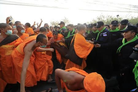 Dhammakaya temple Buddhist monks scuffle with police after they defied police orders to leave the temple grounds to enable police to seek out their former abbot in Pathum Thani, Thailand February 20, 2017. REUTERS/Stringer