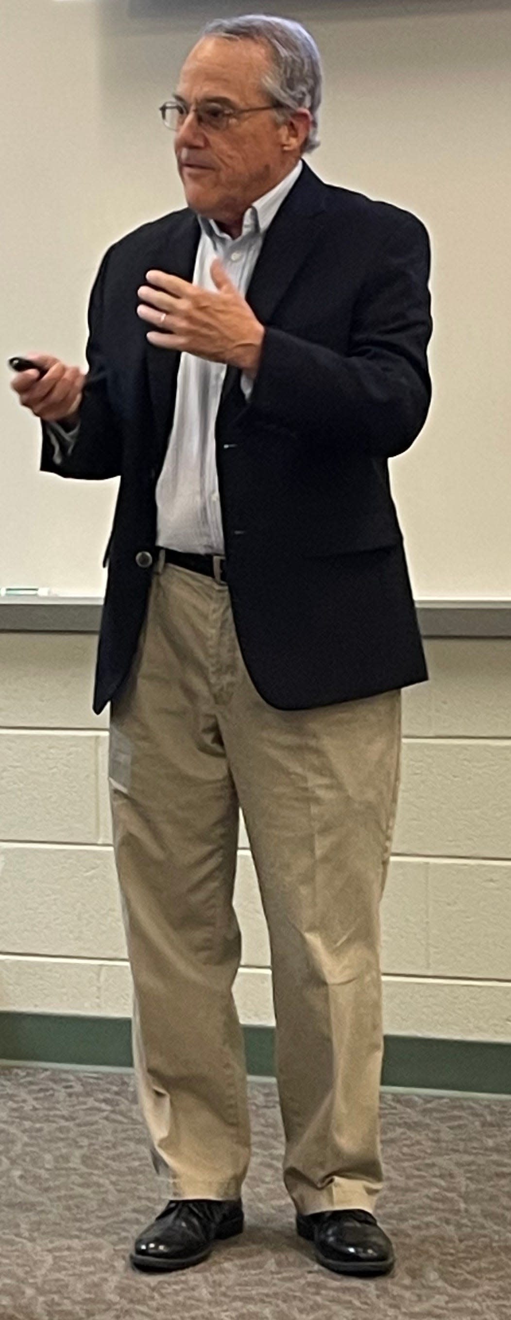 Jim Roberto tells the history of element discovery involving nine ORNL isotopes to a class at the Oak Ridge Institute for Continued Learning.