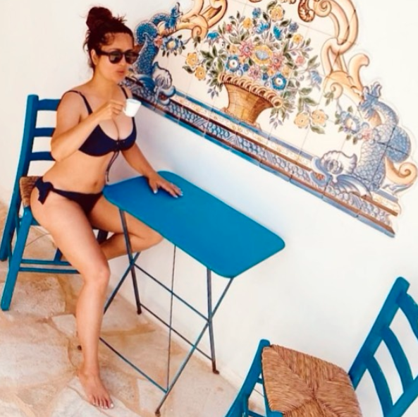 Salma Hayek drinks coffee in greece bikini