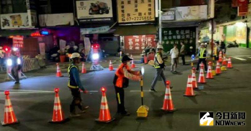 ▲高雄市民族陸橋機車道自11月21日凌晨零時封閉拆除，預計在12月1日開放平面車道供汽機車通行。（圖／記者郭俊暉攝，2020.11.23）